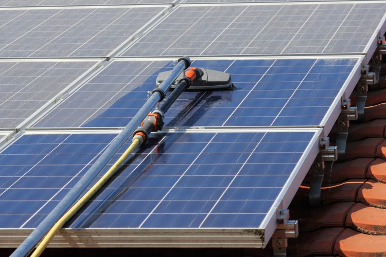 antitemizlik-gunes-paneli-temizligi